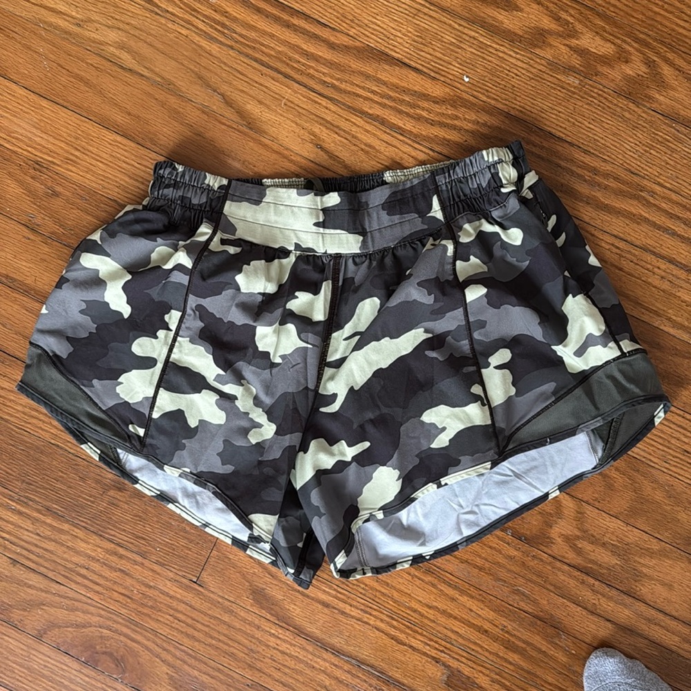 Lululemon Hotty Hot 4” Shorts